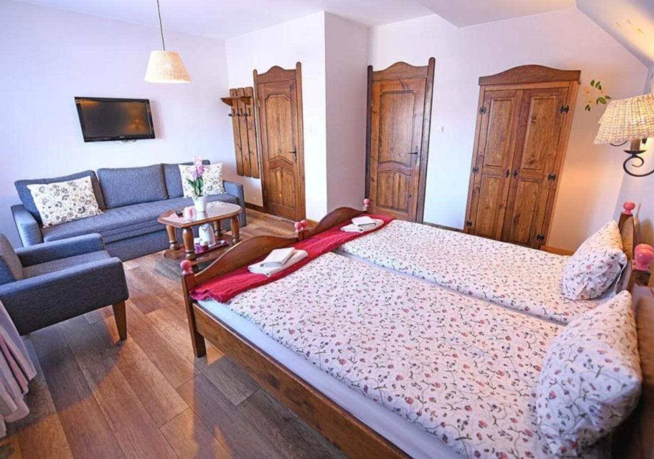 Gosciniec Malinowka Bed & Breakfast Krzeszna Ngoại thất bức ảnh