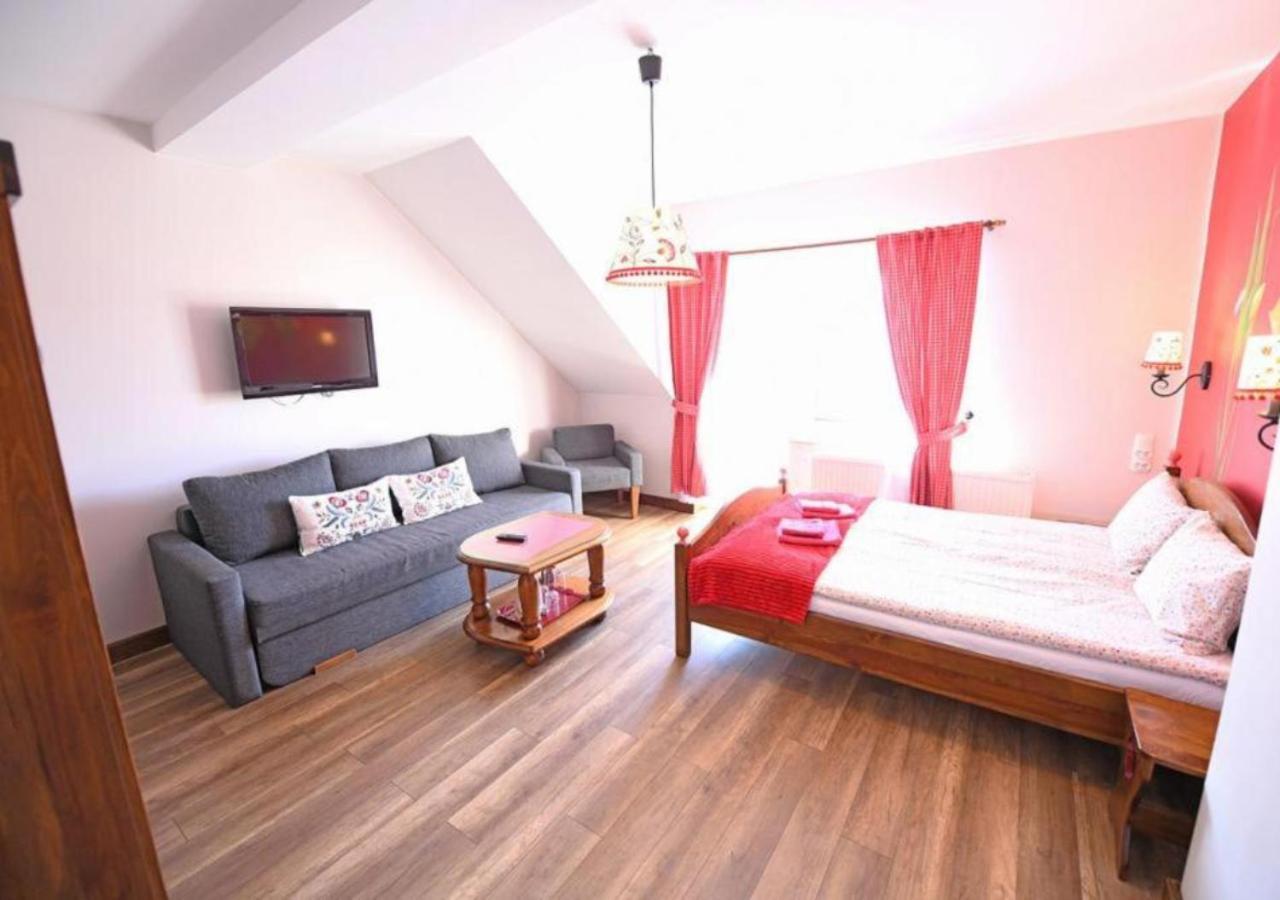 Gosciniec Malinowka Bed & Breakfast Krzeszna Ngoại thất bức ảnh