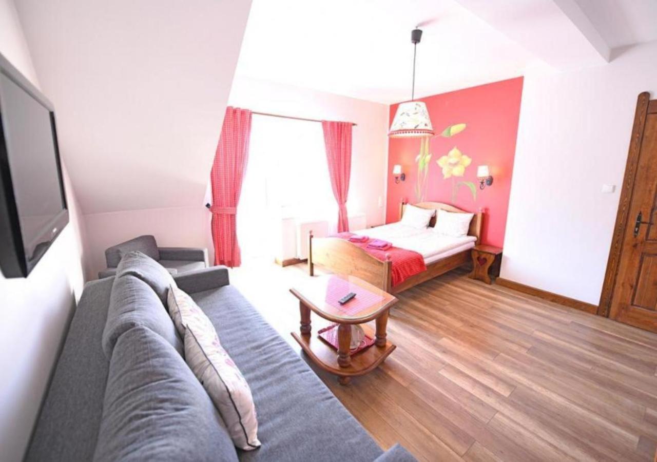 Gosciniec Malinowka Bed & Breakfast Krzeszna Ngoại thất bức ảnh